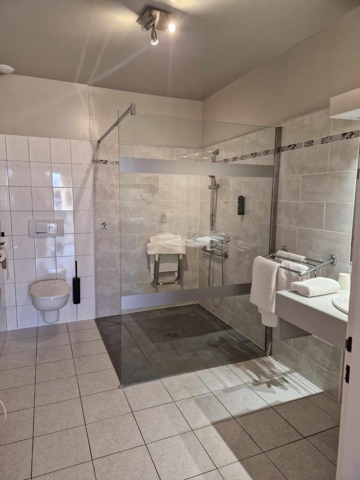 Sure Hotel By Best Western Saint-Quentin Ouest Le Pot D Etain Holnon Ngoại thất bức ảnh